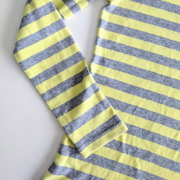 3/$15🌷GAP Stripe Citron Gray Crewneck Tee - Picture 4 of 8